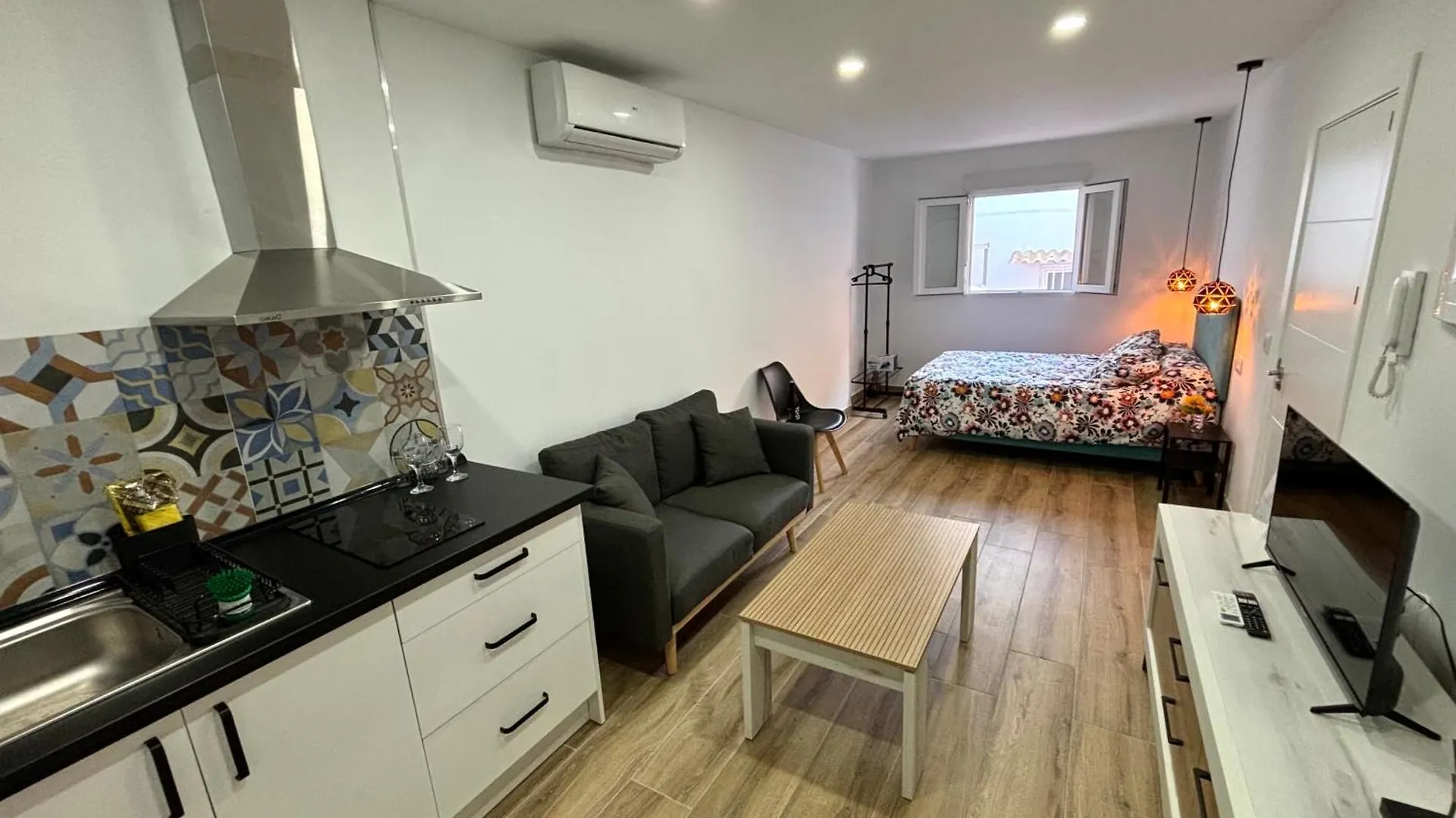 Ansa Beach Apartments - Why Not Malaga 0*,  Spain