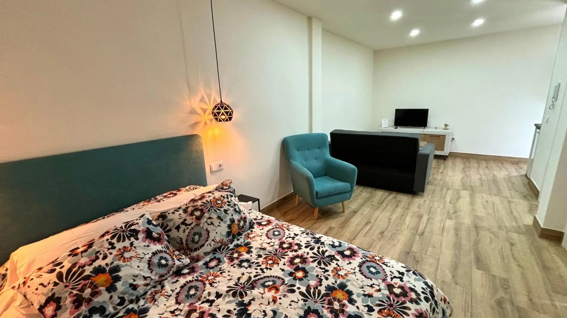 Ansa Beach Apartments - Why Not Malaga Homestay